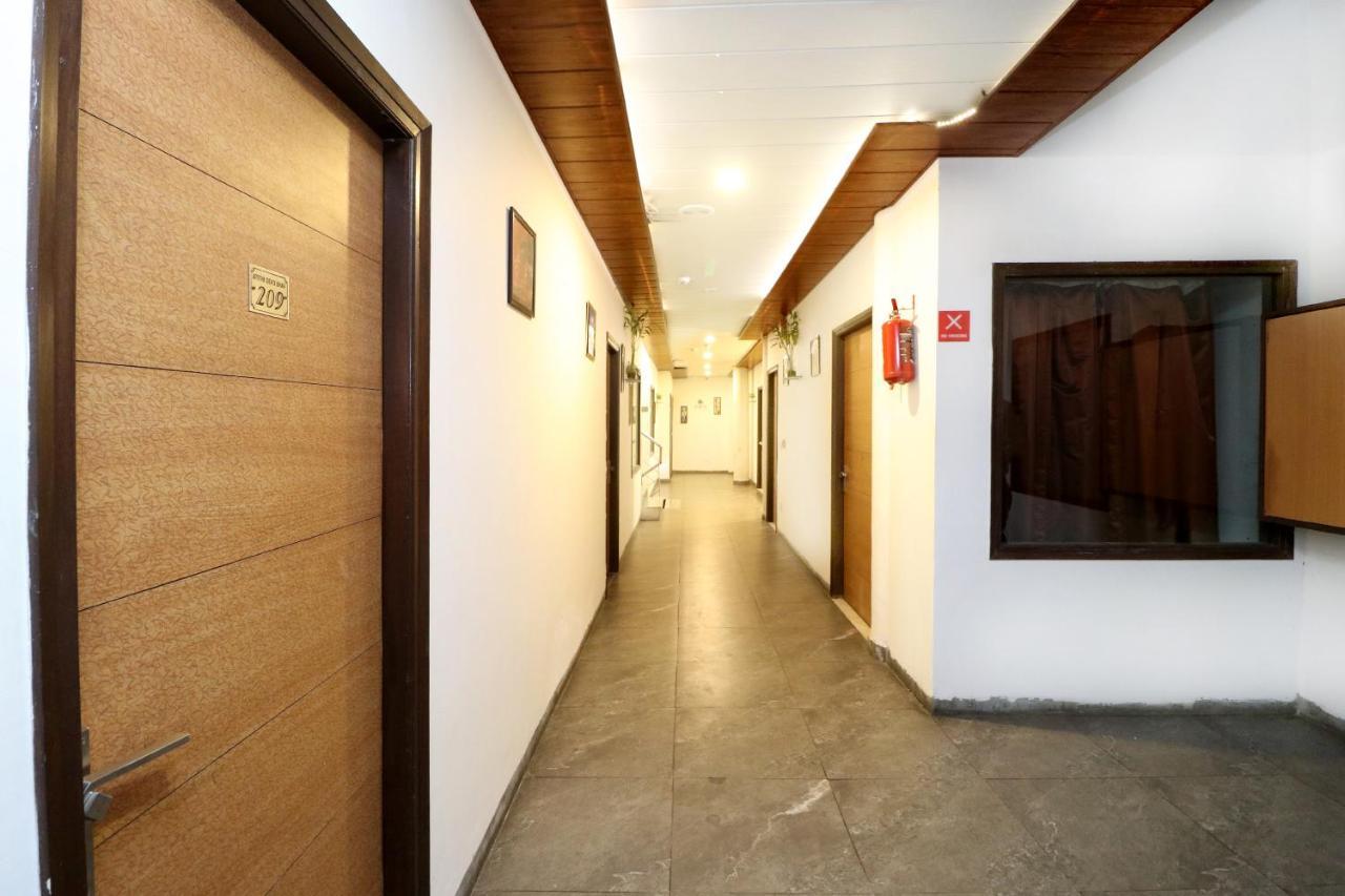 Hotel Seven- Center Of City Chandīgarh Dış mekan fotoğraf