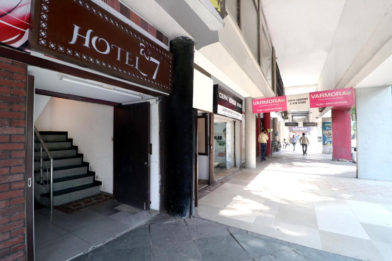 Hotel Seven- Center Of City Chandīgarh Dış mekan fotoğraf
