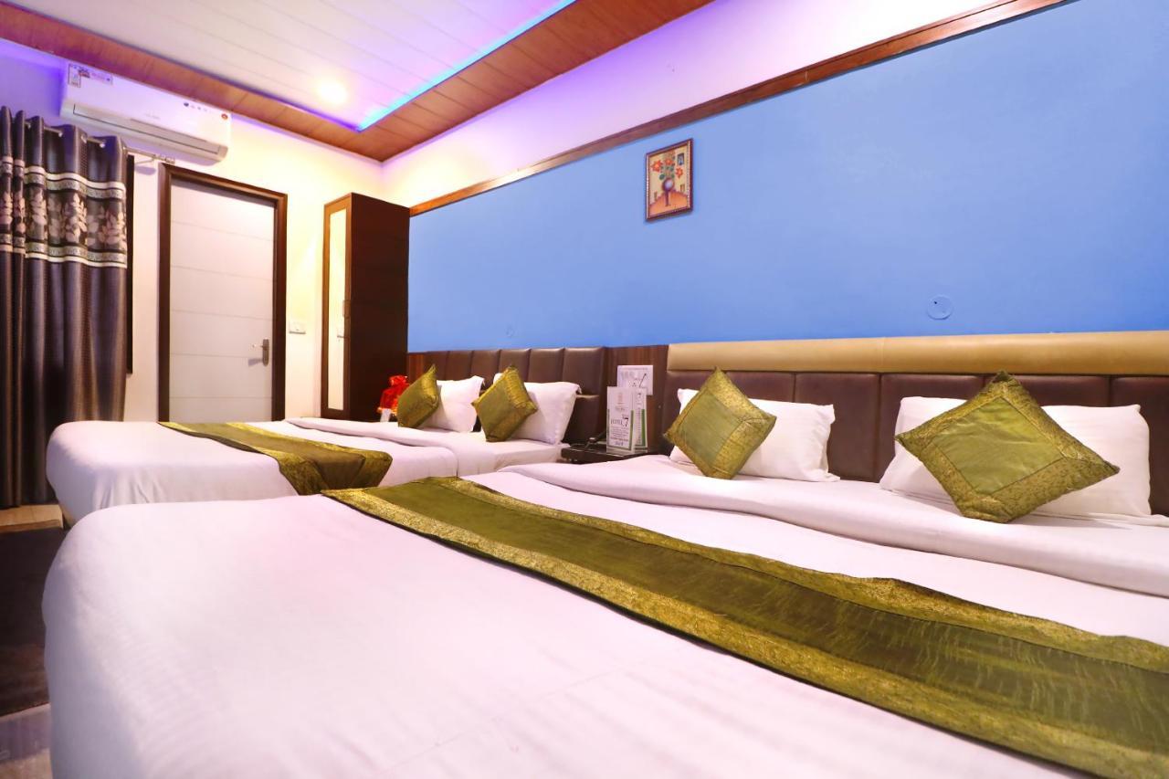 Hotel Seven- Center Of City Chandīgarh Dış mekan fotoğraf