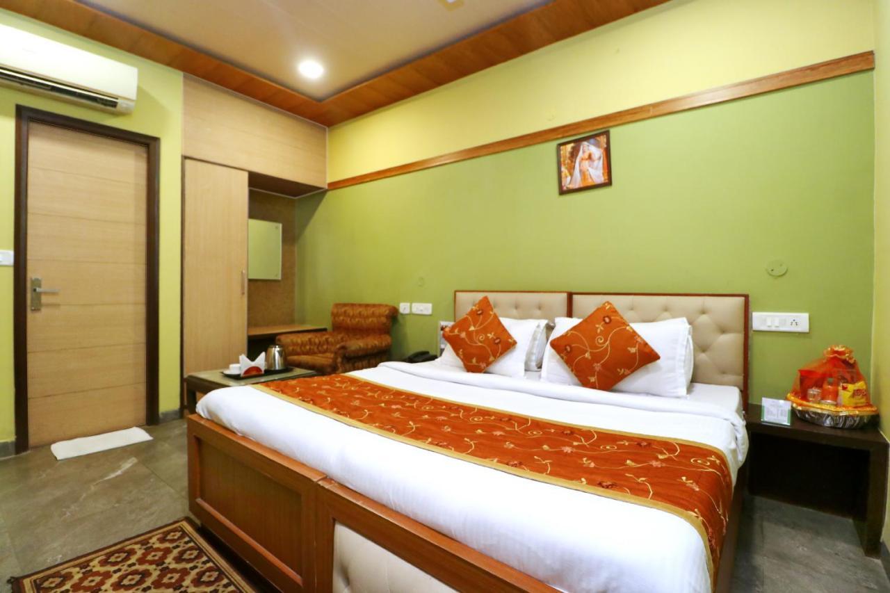 Hotel Seven- Center Of City Chandīgarh Dış mekan fotoğraf