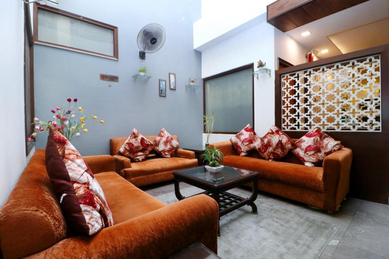 Hotel Seven- Center Of City Chandīgarh Dış mekan fotoğraf