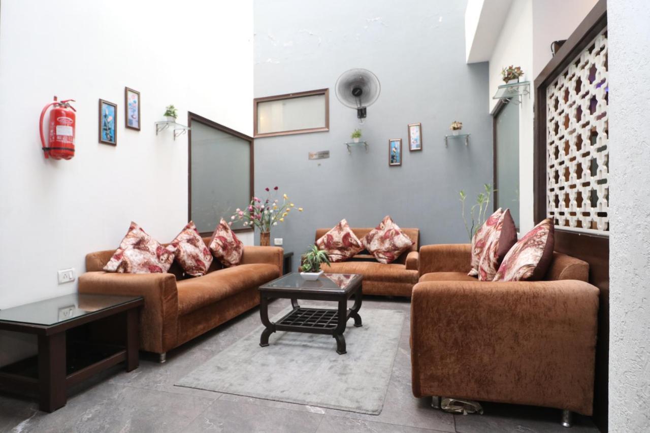 Hotel Seven- Center Of City Chandīgarh Dış mekan fotoğraf