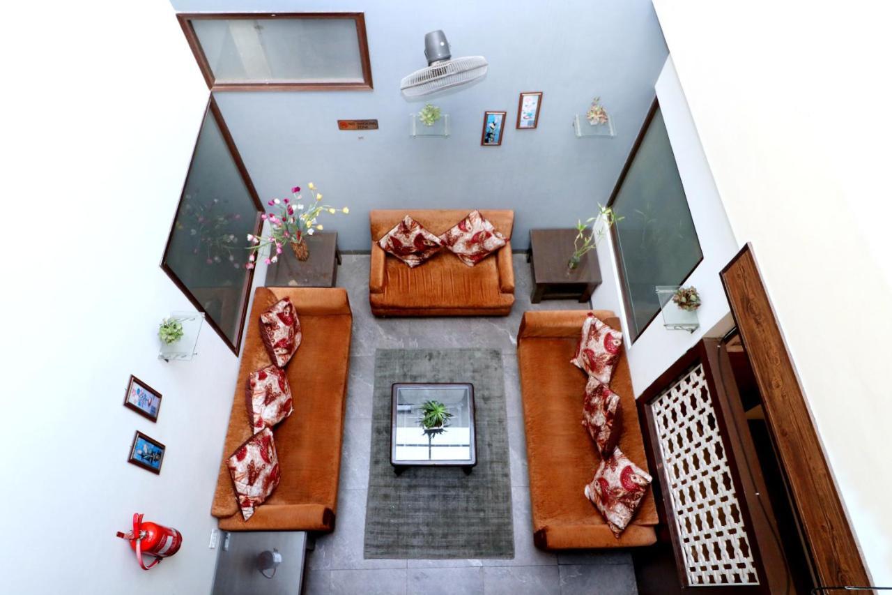 Hotel Seven- Center Of City Chandīgarh Dış mekan fotoğraf