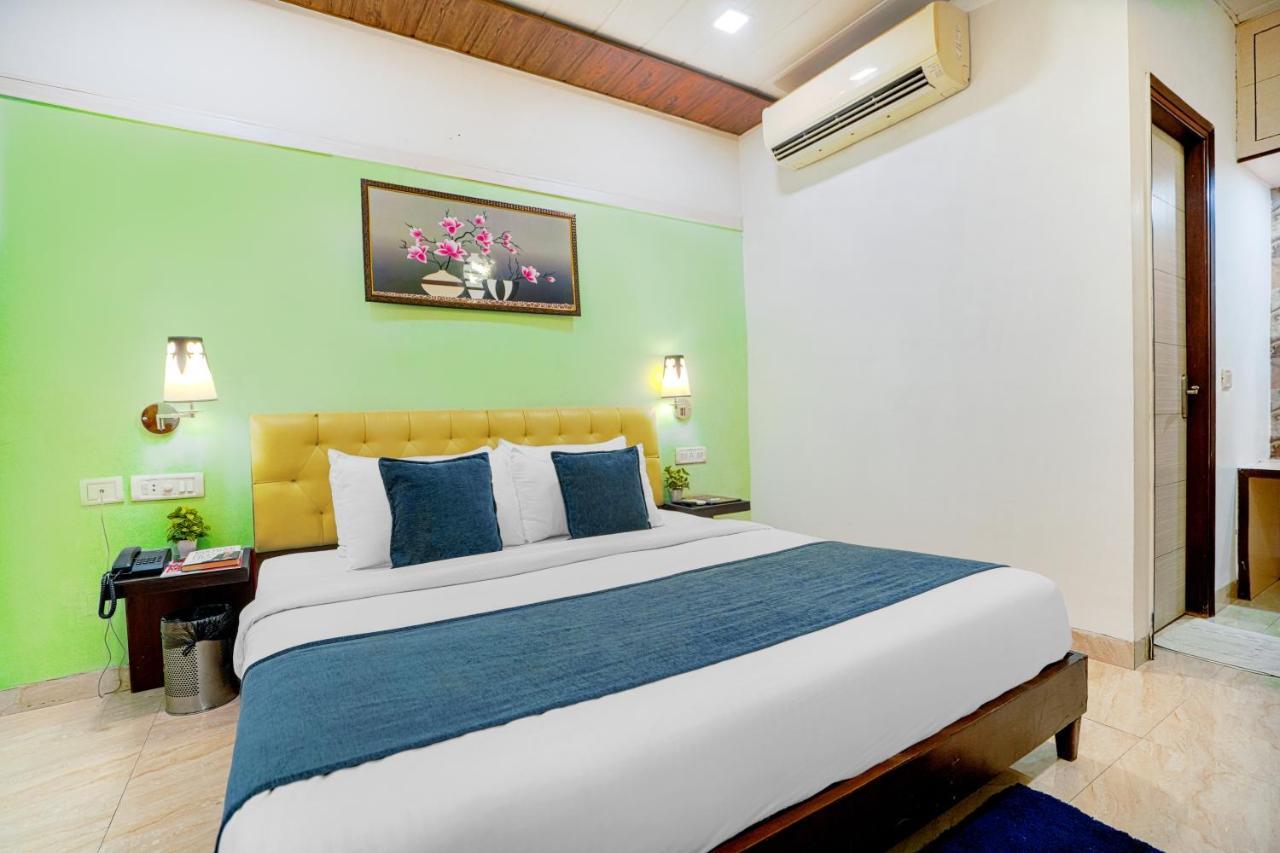 Hotel Seven- Center Of City Chandīgarh Dış mekan fotoğraf