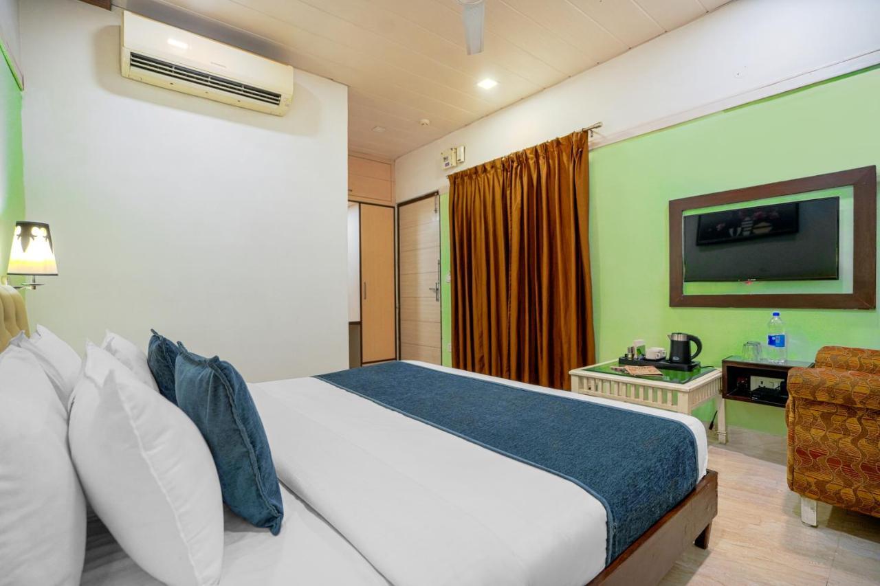 Hotel Seven- Center Of City Chandīgarh Dış mekan fotoğraf