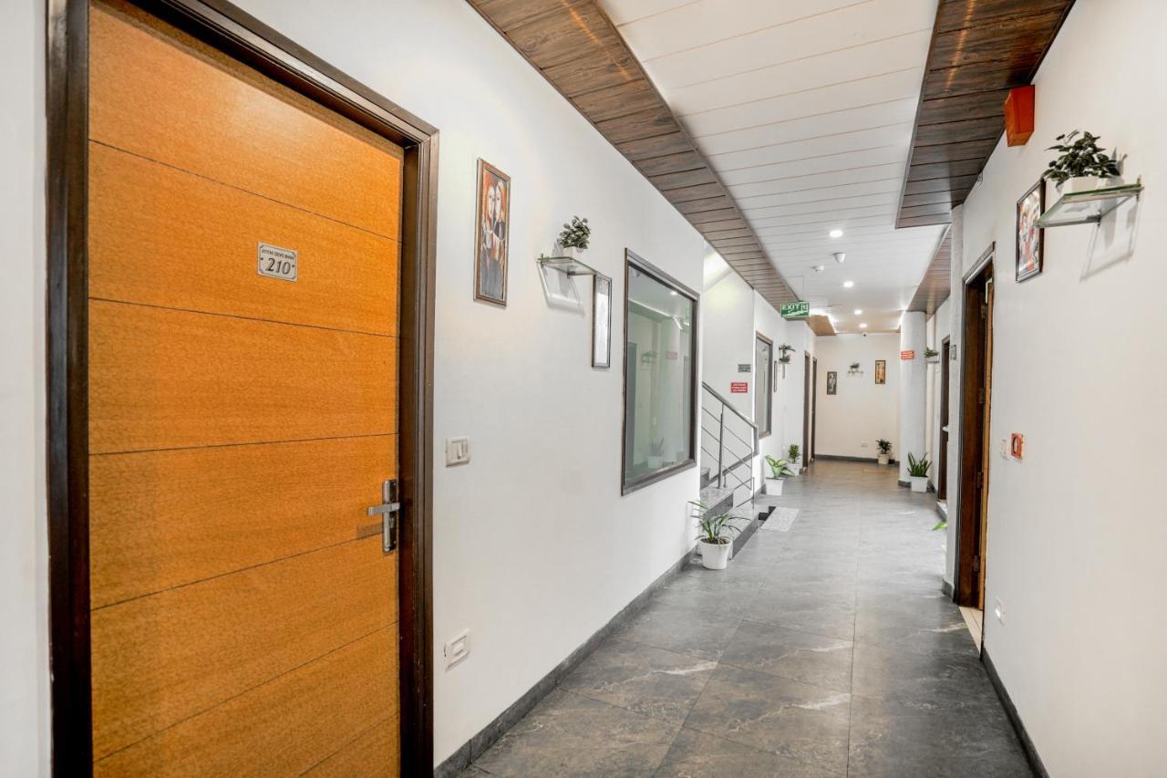 Hotel Seven- Center Of City Chandīgarh Dış mekan fotoğraf