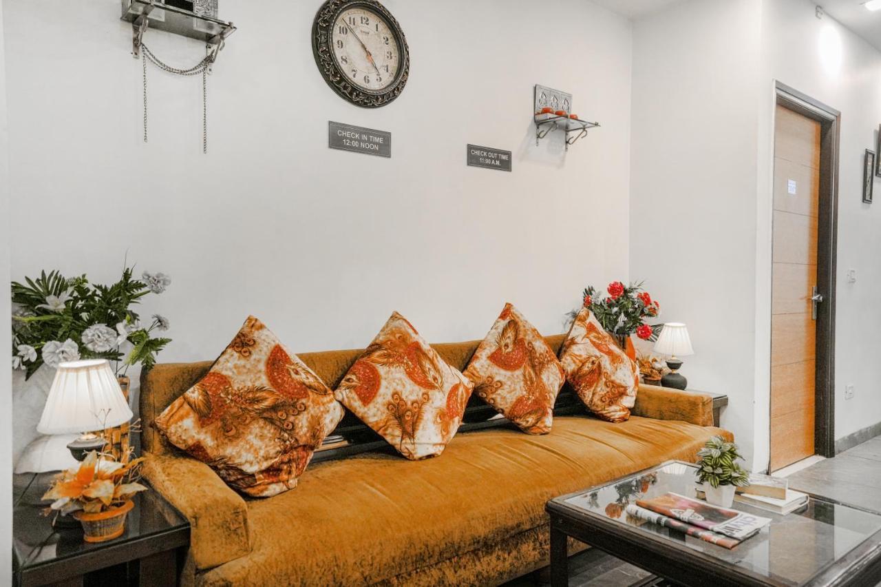 Hotel Seven- Center Of City Chandīgarh Dış mekan fotoğraf
