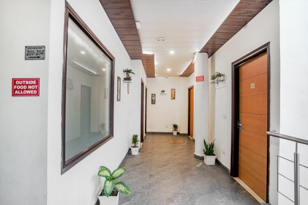 Hotel Seven- Center Of City Chandīgarh Dış mekan fotoğraf