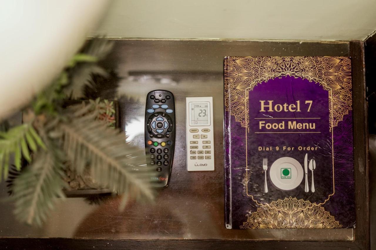 Hotel Seven- Center Of City Chandīgarh Dış mekan fotoğraf